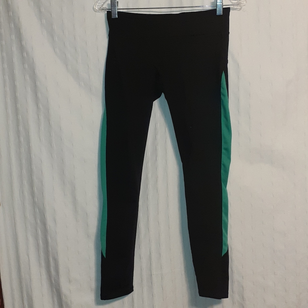 WOMEN'S ATHLETIC/WORKOUT/SPORTSWEAR/GYM CARPIS SIZE S